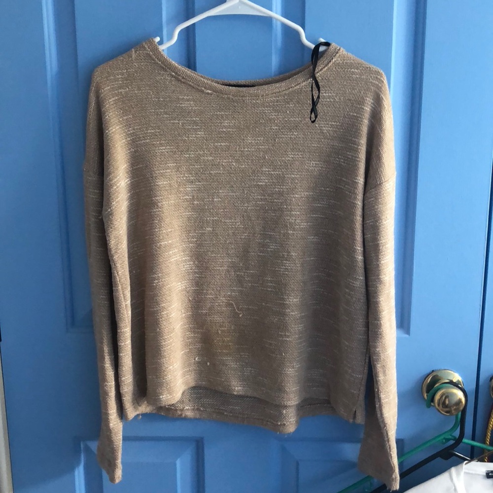 Light sweater with detailing on back
